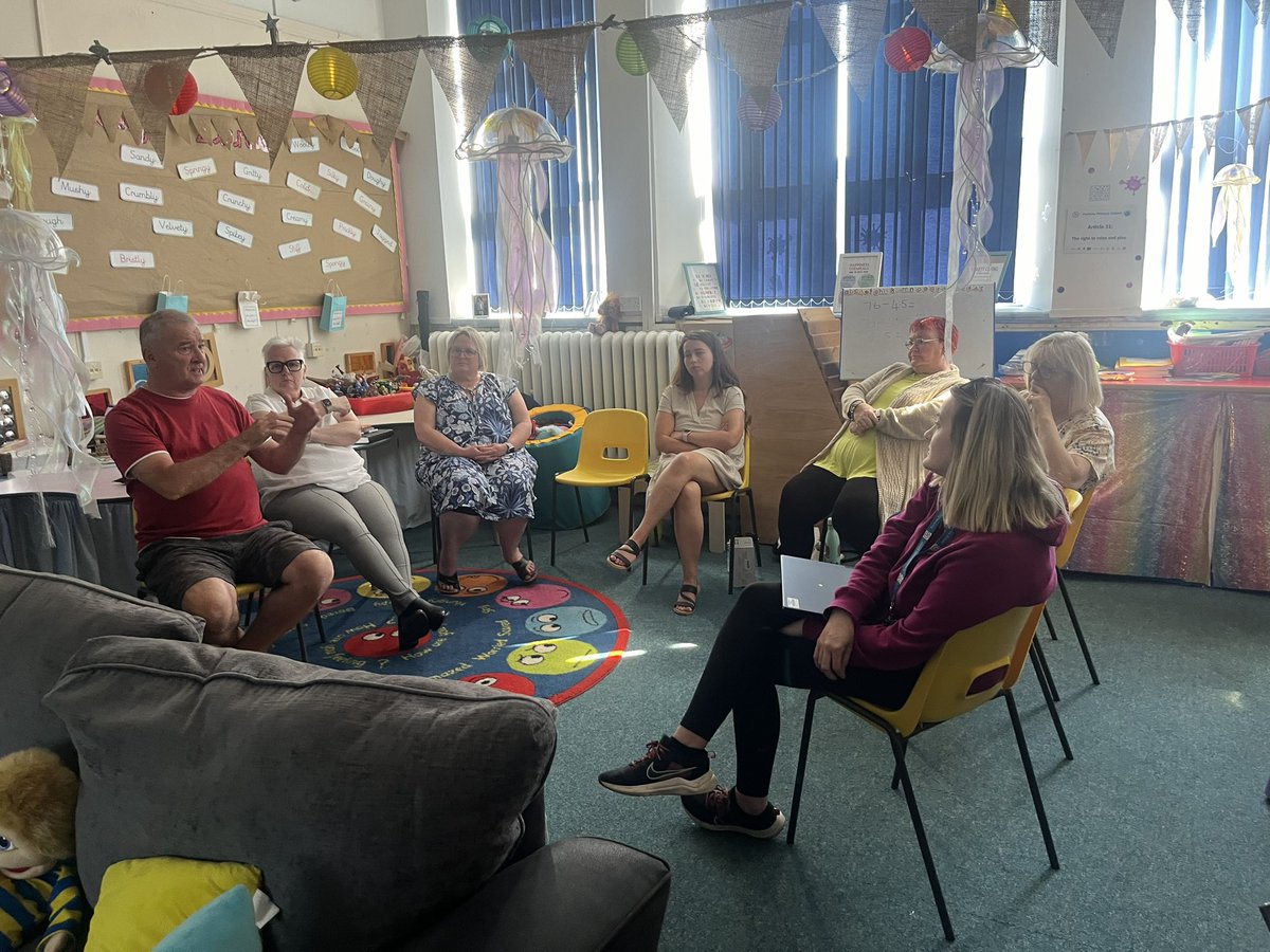 Many thanks to link governors for attending &amp; feeding back at tonight’s self-evaluation focused meeting. The time volunteered make a difference. 
Thanks to staff who presented evidence, ‘how do we know.’ 📊🗣️📖
