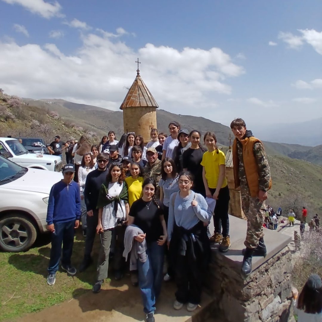 khoustup's tweet image. Les jeunes de Vayots Dzor ont pu visiter la tombe de Garéguine Ter Harutyunyan pour commémorer le génocide arménien. 

Cette visite est non seulement commemorative, mais propage l'idée d'une jeunesse forte qui sera le pilier de notre sécurité sur le haut-plateau arménien.