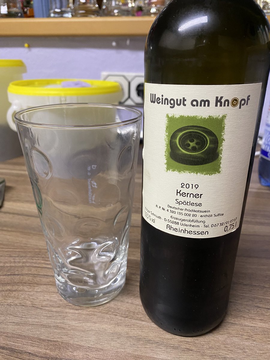 🥶 Eric T aus O bei S (@furchtbarkalt) on Twitter photo Nachdem mich die Prinzessin eben wieder 1h über den Rasen gejagt hat (🏸), gönne ich mir nun ein wenig Traubensaft.
Natürlich aus dem Hause <a href="/Ed_vom_Knopf/">Ed vom Knopf </a> Nachdem mich die Prinzessin eben wieder 1h über den Rasen gejagt hat (🏸), gönne ich mir nun ein wenig Traubensaft.
Natürlich aus dem Hause <a href="/Ed_vom_Knopf/">Ed vom Knopf </a>