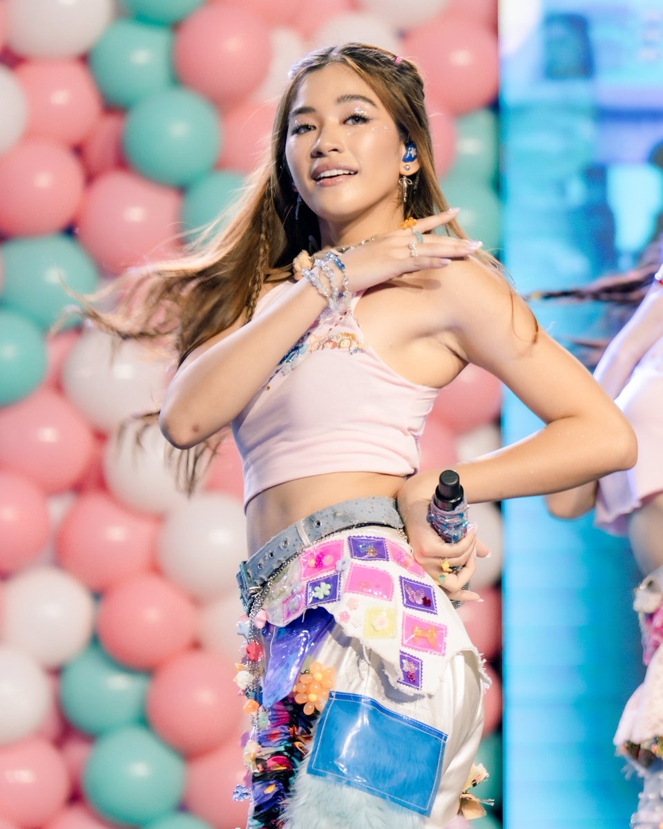one of a kind stage presence 💗