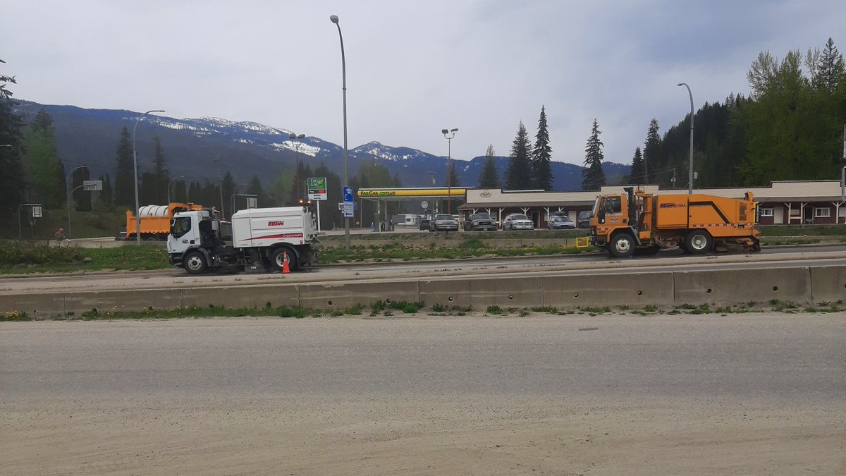 Emcon and the City of Revelstoke are working together to clean the medians and intersections of the Trans Canada Hwy. Please watch out for our crews and obey traffic control professionals.