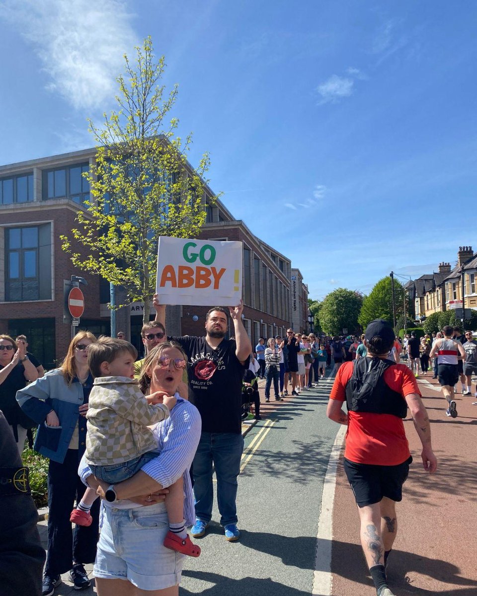 Shout out to the brilliant communities who turned out in full force at the #ManchesterMarathon. From Trafford, to Hulme, to Stretford, Sale, Altrincham, Chorlton and everywhere in between, THANK YOU for bringing amazing energy, entertainment and 10/10 signs to our event. 👏