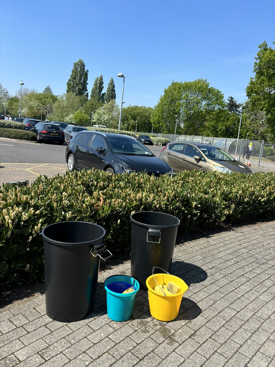 🚨 Griffin Charity week 🚨

Well done G2 who started their staff car wash today!! 

🧽 3 cars cleaned 
🧽 6 students involved! 

G2, have 10 more cars booked in throughout the week 🔥

Great work G2! 

<a href="/mndassoc/">MND Association</a> <a href="/nailseaschool/">Nailsea School</a>