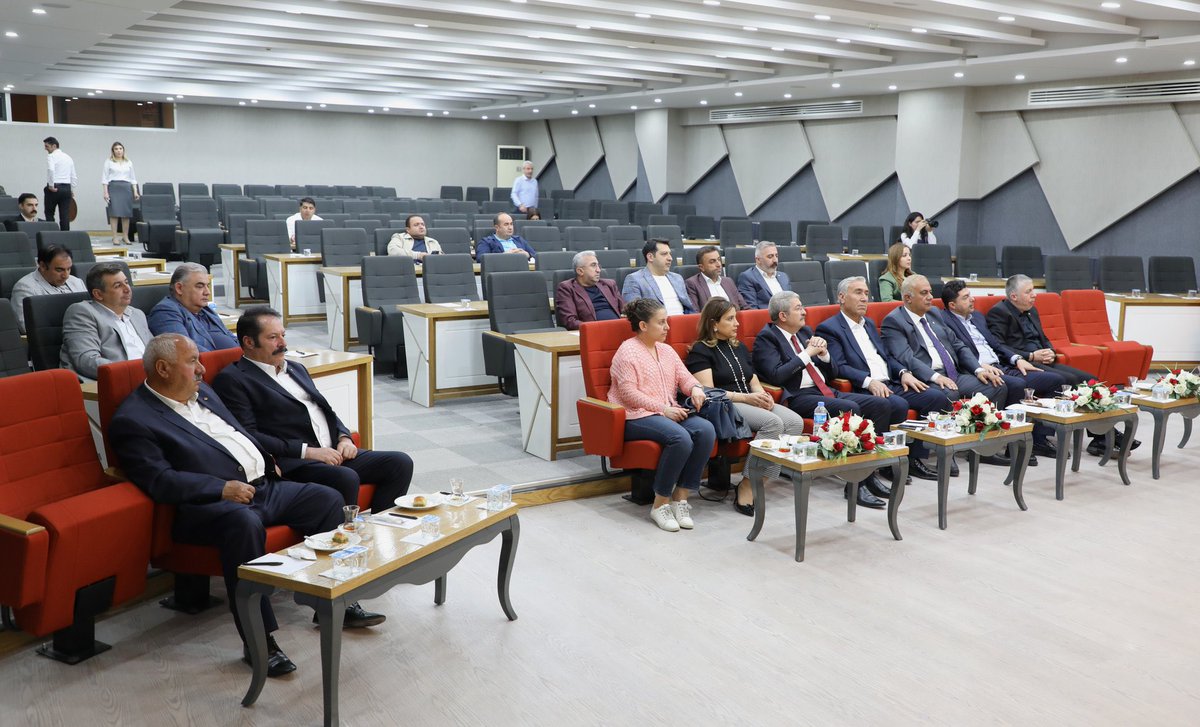 Murat İZGİ (@muratizgi65) on Twitter photo Van İli "Oda/Borsa Müşterek Toplantısı" <a href="/vantsokurumsal/">Van Ticaret ve Sanayi Odası</a> ev sahipliğinde gerçekleşti. Toplantıya;Odamız, Van Ticaret ve Sanayi Odası ve Van Ticaret Odası'nın Yönetim Kurulu, Meclis ve Komite Üyeleri, TOBB Van Kadın ve Genç Girişimciler Kurulu katıldı.<a href="/NecdetTakva/">Necdet Takva</a> <a href="/serefhaksever/">Şeref Samed HAKSEVER</a> Van İli "Oda/Borsa Müşterek Toplantısı" <a href="/vantsokurumsal/">Van Ticaret ve Sanayi Odası</a> ev sahipliğinde gerçekleşti. Toplantıya;Odamız, Van Ticaret ve Sanayi Odası ve Van Ticaret Odası'nın Yönetim Kurulu, Meclis ve Komite Üyeleri, TOBB Van Kadın ve Genç Girişimciler Kurulu katıldı.<a href="/NecdetTakva/">Necdet Takva</a> <a href="/serefhaksever/">Şeref Samed HAKSEVER</a>
