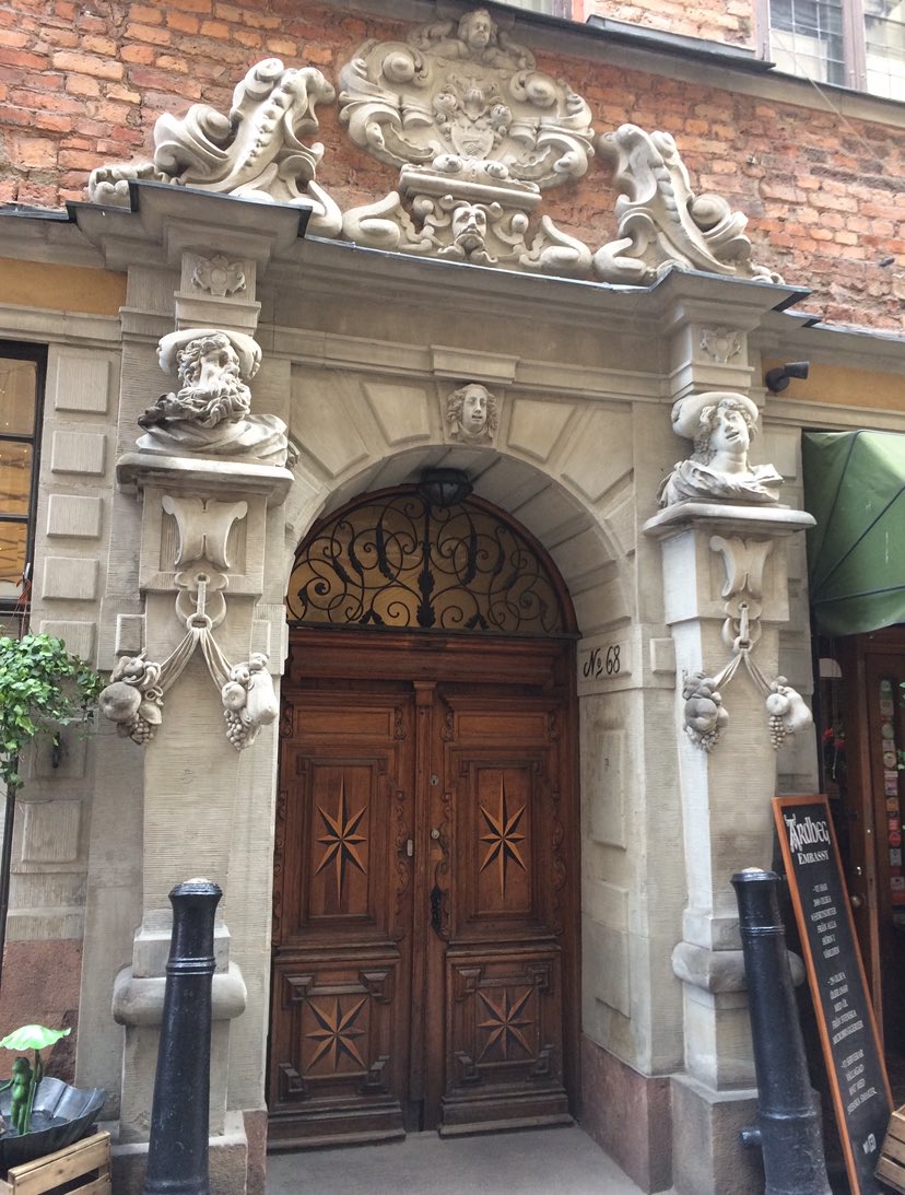 Marcus_H_Author's tweet photo. @Architectolder Here’s a wonderful doorway from Stockholm’s old city - Gamla Stan. https://t.co/ZY944RSsNz