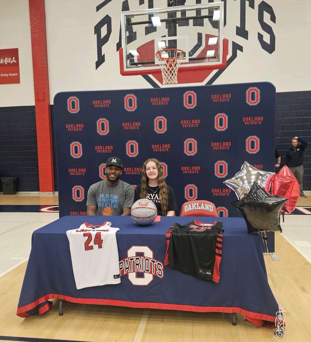 Ski_with_the_3's tweet photo. 🚨Signing Day🚨 Thank you so much to everyone who could make it today! @OHS_LadyPatsBB @TBWexposure @Bryan_WBB @CoachBollant https://t.co/tBkqjzZcTU