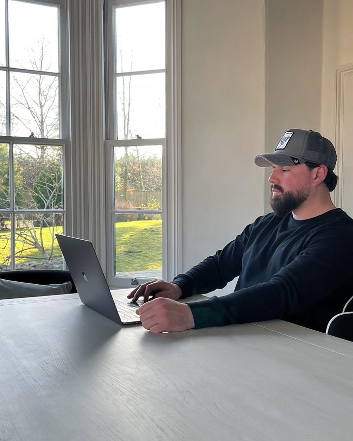 ClintonJake986's tweet image. Take my advice…

Make a conscious effort to focus more on the positives that you have in life.

It’s easier said than done most people will say….

Isn’t that true with anything in life?

What are the consequences of focusing on the negatives? you tend to attract more of them 💎