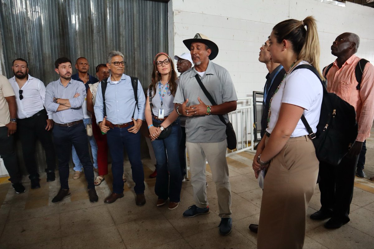 FAO_Colombia's tweet photo. ¿Qué pasa cuando el Estado, las comunidades y el sector privado se sientan a dialogar por un objetivo en común? 🤝 Nace una oportunidad histórica: la modernización del #PuertodeTumaco como símbolo de paz y sostenibilidad #HandInHand https://t.co/fv6R5yHDyr