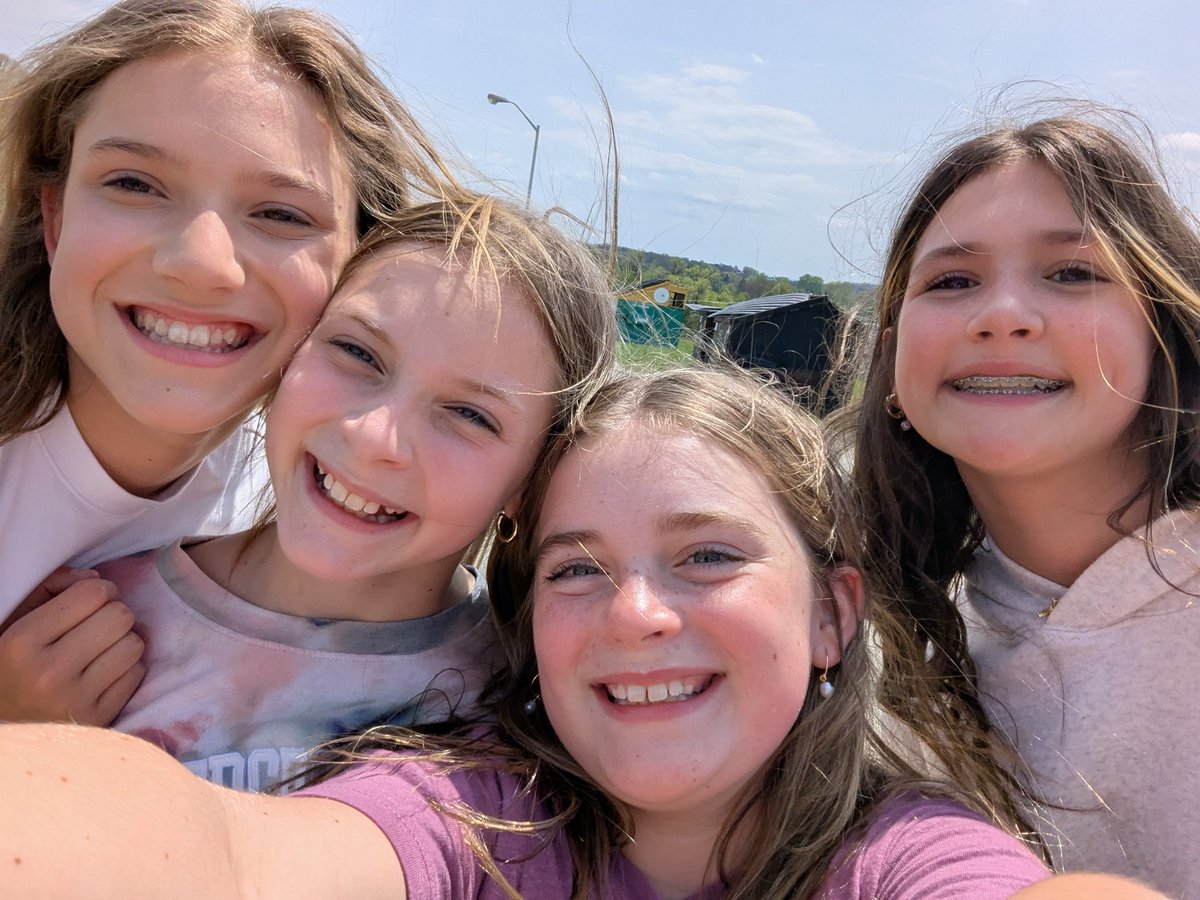 Who would have thought that a stolen phone for a selfie two years ago would be recreated with the kiddos I teach today💕