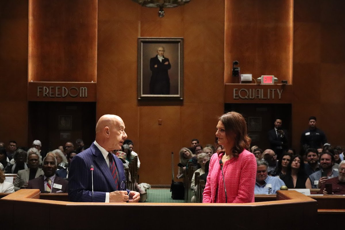 Happy Julia Morales Day!

Today at City Hall, Mayor Whitmire recognized <a href="/JuliaMorales/">Julia Morales</a> for her incredible job of bringing you closer to our teams and her work in the community!

Congrats Julia!