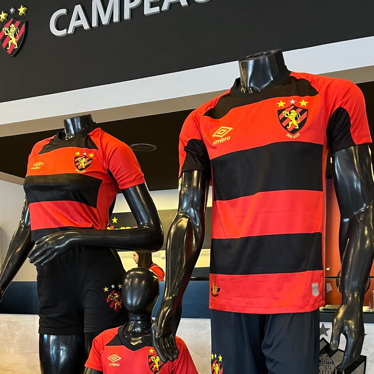 Chegou reposição do manto rubro-negro! 🦁

Já disponível na loja da Ilha do Retiro, na PST do Shopping Recife e no site lojapst.com.br.

Em breve nas demais lojas físicas. Garanta o seu!

#PST #SportRecife
