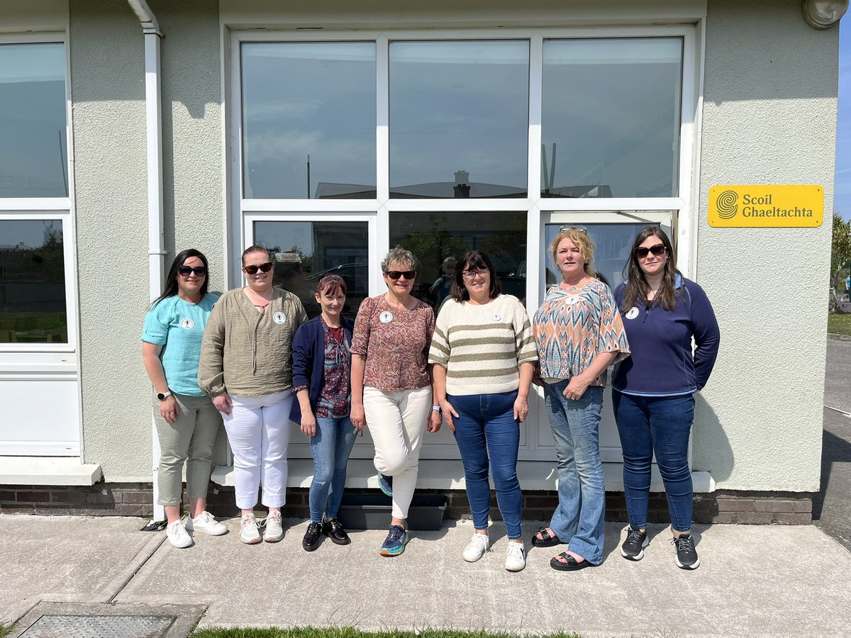 smnaofa's tweet image. Cothromaíocht pinsin d-ár rúnaithe. Pension parity required for our school secretaries. Seasaimis le chéile. @forsa_union_ie @GogginEvelyn