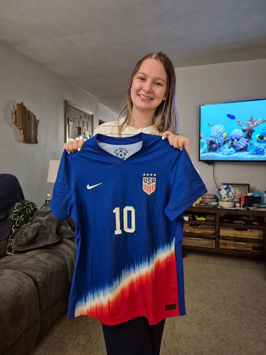 special shout out to #RushAlumni Lindsey Heaps (Horan) for sending her USWNT uniform to Alli out of Rock SC Rush💙⚽️

Thank you <a href="/LindseyHoran/">Lindsey Horan</a> 🫶