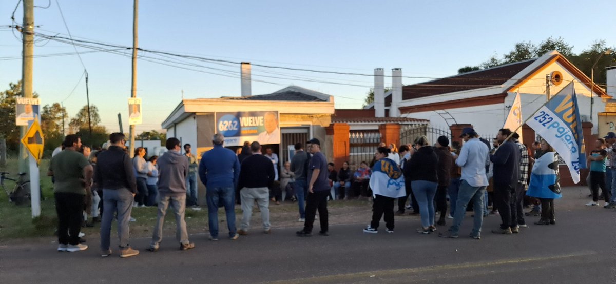 Andrea Brugman (@andreabrugman) on Twitter photo Lindo recibimiento en Cerro Colorado de <a href="/Pajaro_2025/">Pájaro Enciso Intendente</a> gracias al pueblo del Carrillón siempre con ganas de encontrarse, conversar, abrazos, da gusto ese ida y vuelta.
#PájaroIntendente <a href="/PajaroEnciso/">Carlos Enciso Christiansen</a> Lindo recibimiento en Cerro Colorado de <a href="/Pajaro_2025/">Pájaro Enciso Intendente</a> gracias al pueblo del Carrillón siempre con ganas de encontrarse, conversar, abrazos, da gusto ese ida y vuelta.
#PájaroIntendente <a href="/PajaroEnciso/">Carlos Enciso Christiansen</a>