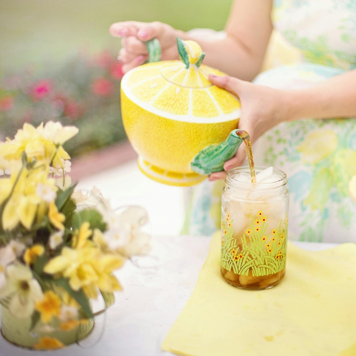 It’s the start of iced tea season! This #TeapotTuesday, brew it hot, chill it down and sip on those #momentsthatmatter all spring long.

What’s your favorite iced tea blend?