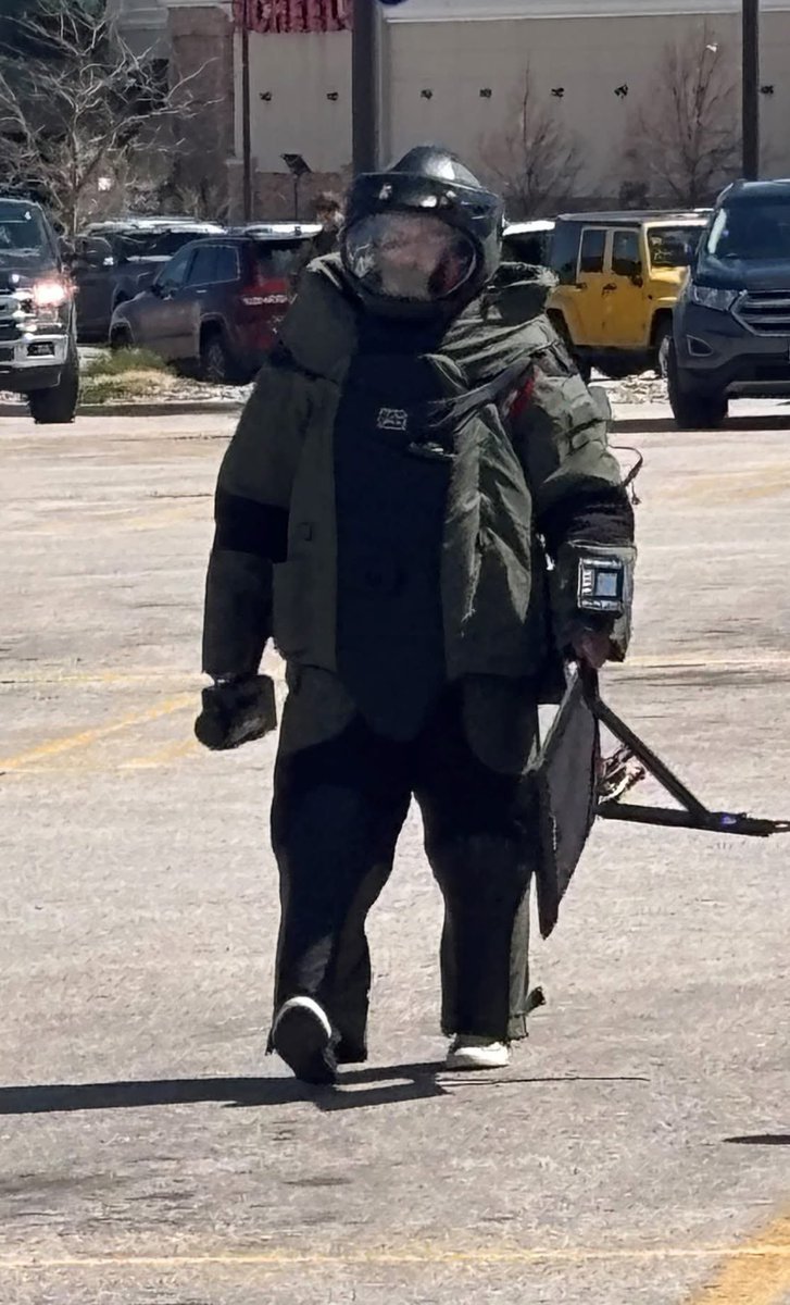 🚨 Suspicious device call in Rapid City: DCI Bomb Squad responded &amp; X-rayed the object, determining it was inert. It’s been safely recovered for further investigation. Thanks to all first responders for ensuring public safety
