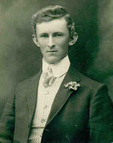 CHILLING 🧠

In 1927, this man discovered how humans could dream the future.

The scientific community laughed.

Then he documented it — meticulously, in a laboratory-like setting.

What he revealed about time and consciousness still haunts researchers today: 🧵