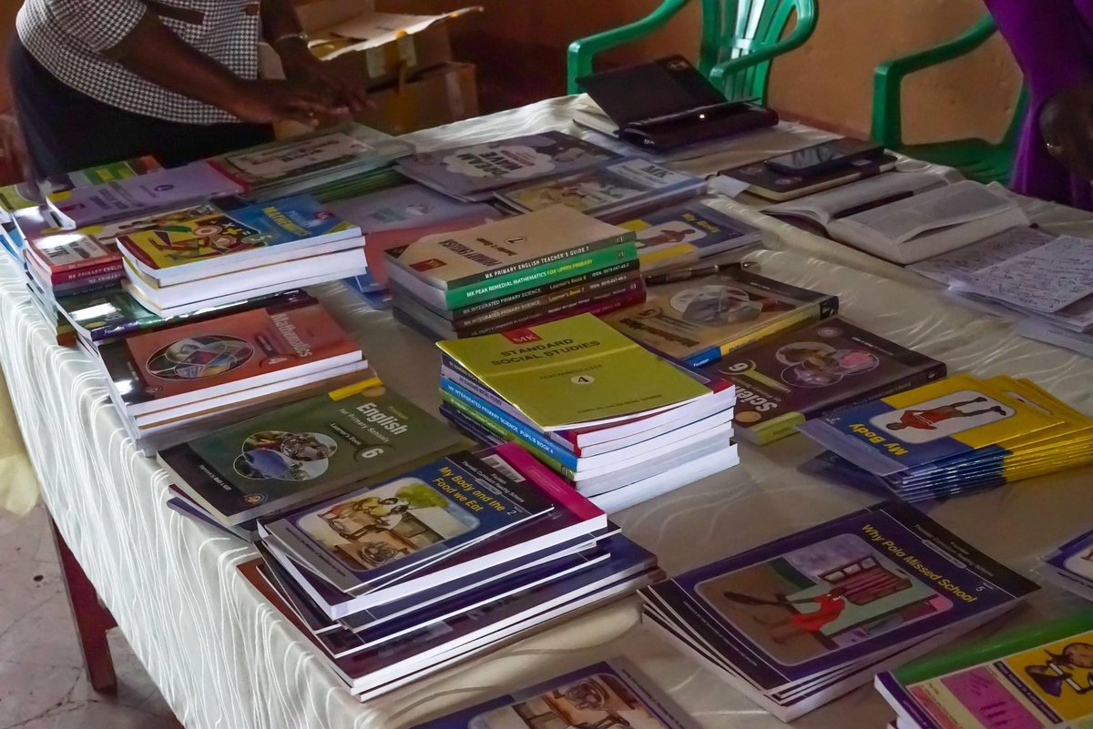 diocese_kampala's tweet image. In a heartwarming demonstration of faith in action,@allsaintskla has donated textbooks worth UGX 5.1 million to Kiwuliriza Primary School under the theme Transforming Community Through Education.