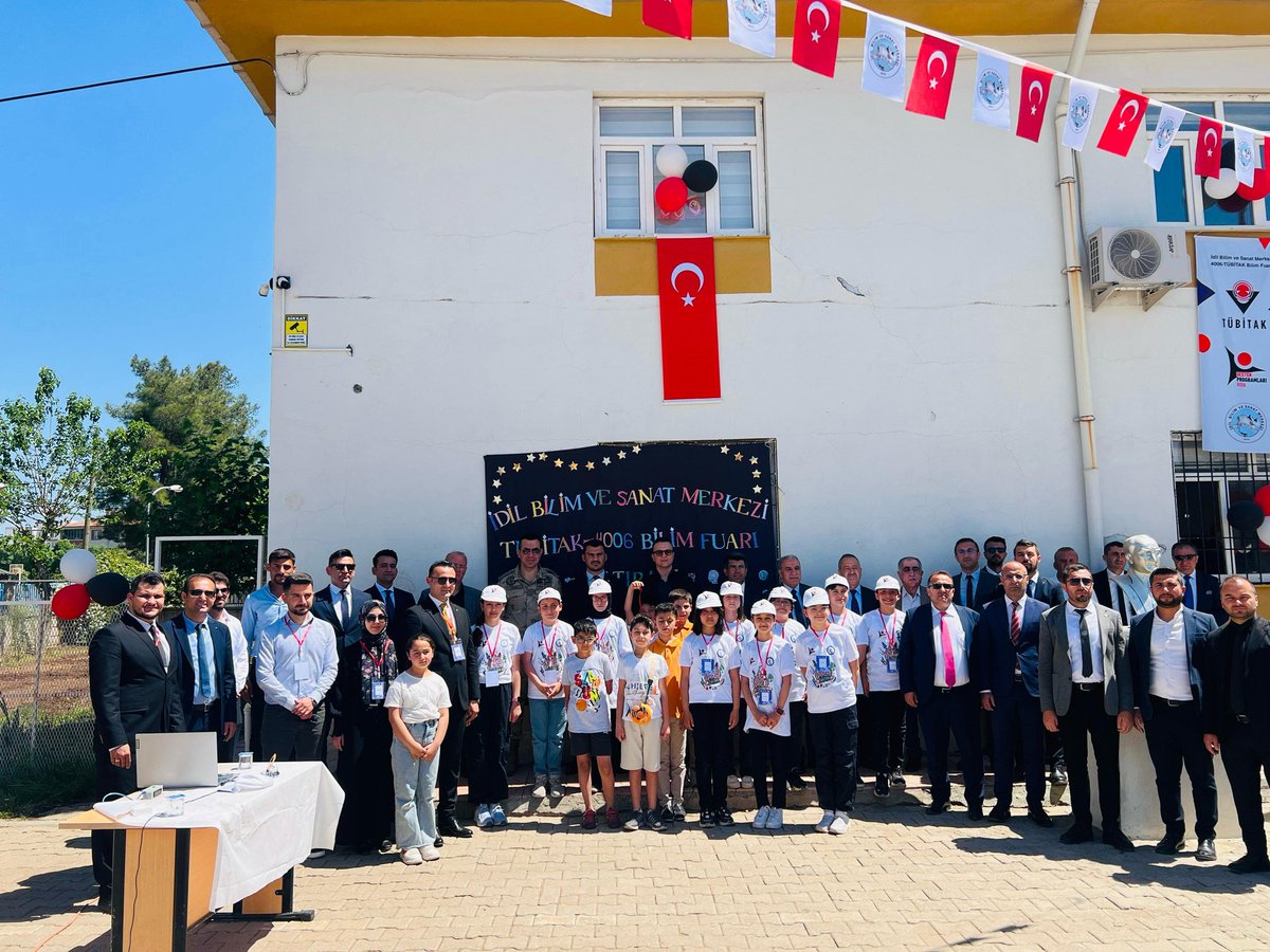 İdil BİLSEM 4006 TÜBİTAK Bilim Fuarı başarıyla gerçekleştirildi. <a href="/SirnakValiligi/">T.C. Şırnak Valiliği</a>  <a href="/BirolEkici73/">Birol Ekici</a>  <a href="/sirnakmem73/">Şırnak İl Millî Eğitim Müdürlüğü</a>  <a href="/bycandiroglu/">Bilal Hoca</a> <a href="/idilKymkmlk/">İdil Kaymakamlığı</a> <a href="/anilladgzl/">Anıl Adıgüzel</a> <a href="/idil_ilcemem/">İdil İlçe Milli Eğitim Müdürlüğü</a>  <a href="/meh_sirarslan/">Mehmet Şirin Arslan</a>  <a href="/ismail_4slan/">İsmail ASLAN</a>
