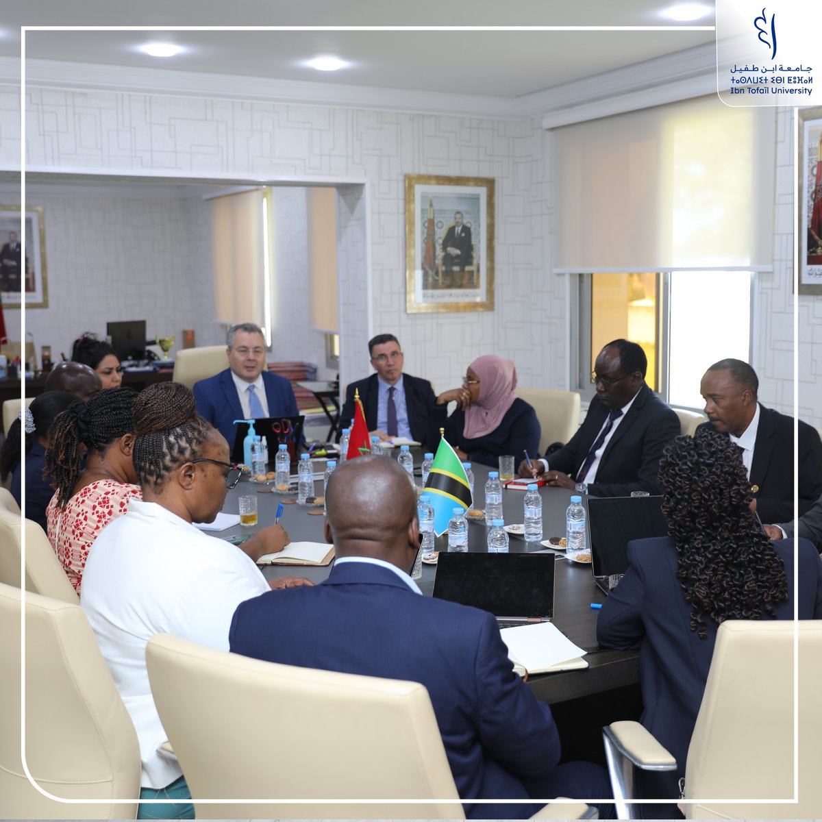 في إطار تعزيز التعاون الأكاديمي وتبادل الخبرات بين الجامعات الإفريقية، استقبلت جامعة ابن طفيل وفدًا رسميًا من جمهورية تنزانيا. وتندرج هذه الزيارة ضمن رؤية الجامعة الرامية إلى توطيد علاقاتها الدولية والانفتاح على تجارب جامعية رائدة في القارة الإفريقية.

#جامعة_ابن_طفيل #القنيطرة
