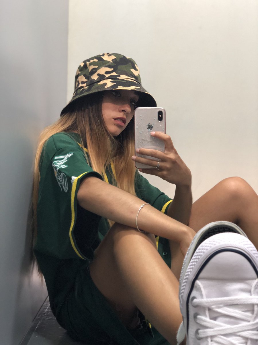 lienzodorado's tweet image. 𝙲on el 𝖋low a todo lo que da, aparezco para decirles a todos que, al 𝖋in, #𝑛e͞𝕚gh𝚋orhoodーi𝓈𝚑erǝ̄ ☆! 𝚈 evidentemente mi 𝚖isión esta tarde es darle el 𝚖ayor número de vistas al #o𝕟eand𝚘nly·𝐌𝐕, que les 𝚙rometo es de lo 𝚖ejor que vi en 𝚖ucho tiempo.