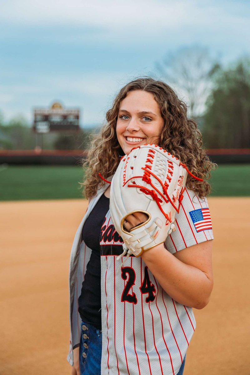 It’s sinking in.. my aunt heart is still holding back the tears 😭♥️ but my little curly haired brat niece has grown into a beautiful young woman.