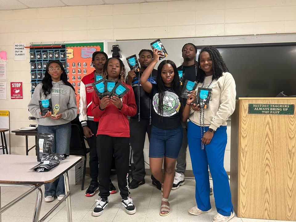 Our last meeting with the Dallas County High School Jr. Hope Dealers ended on a high note as we presented them with well-deserved awards. So proud of their growth and impact!   
🏆🤩💜💚