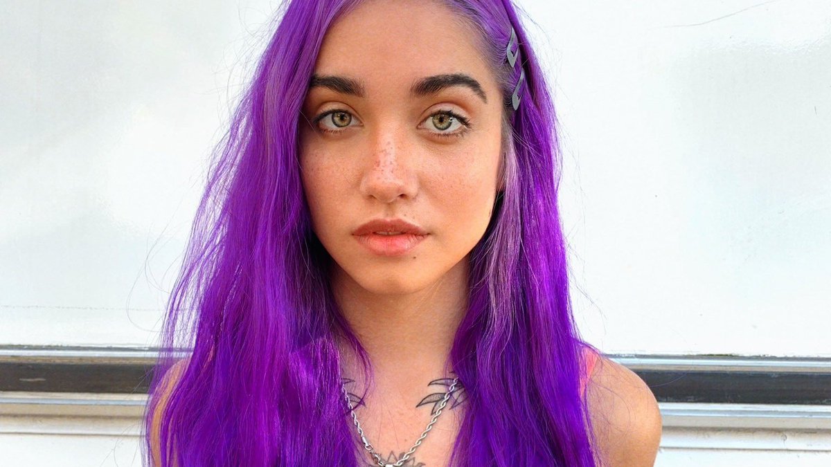 lienzodorado's tweet image. 𝙻as greñitas 𝚖oradas de sirena 🧜🏻‍♀️♡ volvieron, y para 𝕚naugurar este hecho que a nadie le 𝕚mporta (🤪) estoy escuchando lo nuevo del #ℬᥱᥱʼ๑𐚈𝑂𝑆𝑇 que, acá entre nos, me dejó más enamorada que nunca. #ฬa𝕚t𝕚ngた𝔜ⱺu·𝚖թ𝟹 desde ya entra a mi playlist de 𝖋avoritas.