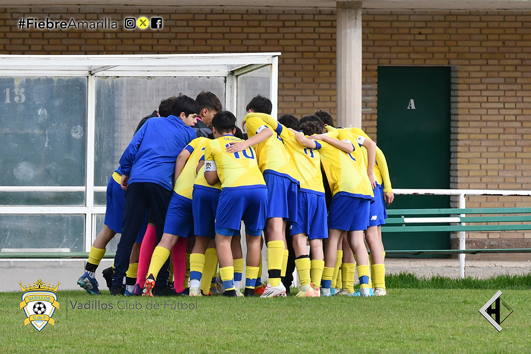 VadillosCF's tweet photo. @CDJuventudDC "B" 0-4 Infantil "A" @carniceriasedano

Gran temporada de los chicos de @DavidAld85, @Llorentee27 y
@Mario_P_C , que con esta victoria certifican el tercer puesto. 💪💛💙

ENHORABUENA...!!!

➕️3️⃣ Jornada 24

#FiebreAmarilla 
📷 @javichicato https://t.co/8uMdSKDlXa