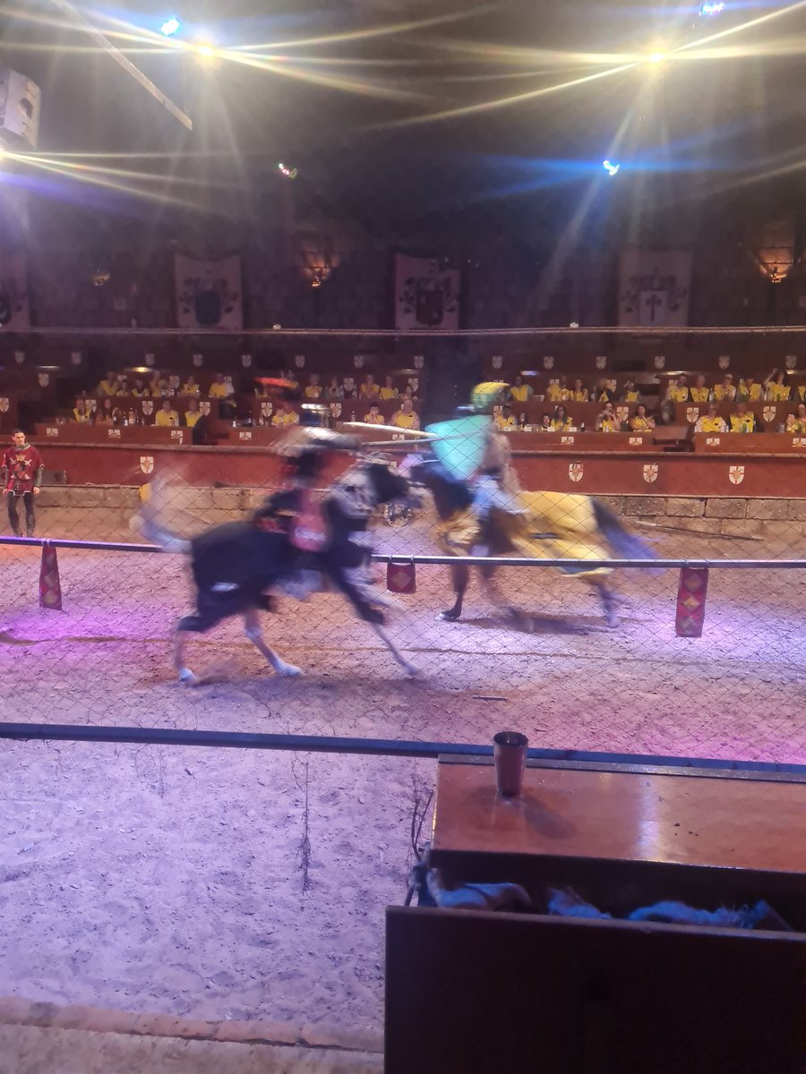 Playoffs þetta. Síkið hitt. Aðal baráttan var augljóslega í kastala San Miguel í kvöld. #bónusdeildin #korfubolti