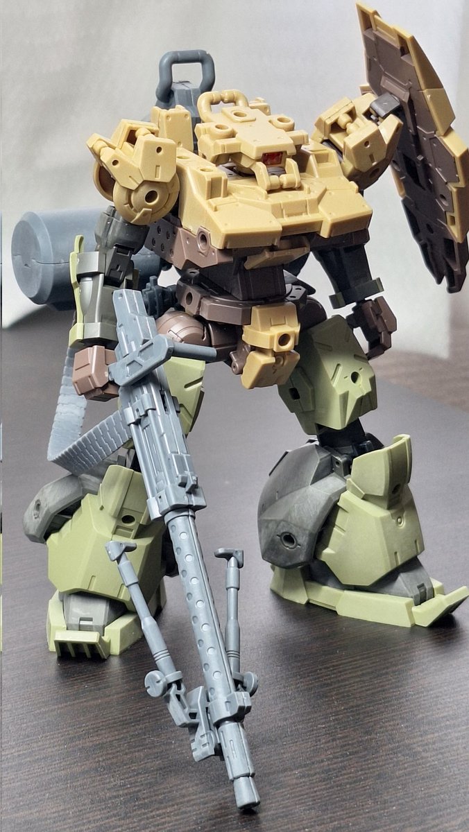 takezou2955's tweet image. 30MM とりあえずカッコイイのを買ってみた。頂いたキットと混ぜ混ぜして組んでみたが、何か一癖欲しいところ。何て言うかな~キレイ過ぎ?って言うか普通😅
いや~頭の体操になってます。
もっと奇抜なモノに作りたい!