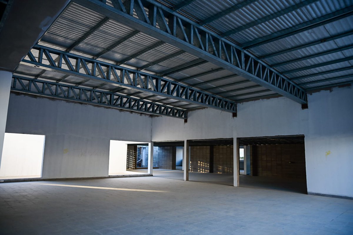 Reactivamos el entorno de la Escuela Secundaria N°10 que pronto volveremos a poner en marcha🏫🏗️

En una gran jornada de trabajo, vecinos y vecinas del barrio Los Naranjos se organizaron para poner en valor el entorno de esta Escuela abandonada por el gobierno nacional.