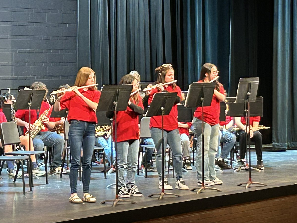 BluffsMSBand's tweet photo. ๐ผ @scbpubschools 4th & 5th graders were a GREAT audience for the 8th @BluffsMSBand โBe Part of the Bandโ Recruiting Concert today! #JoinBand ๐พ๐ถ๐บ https://t.co/dmp6ECHvNX