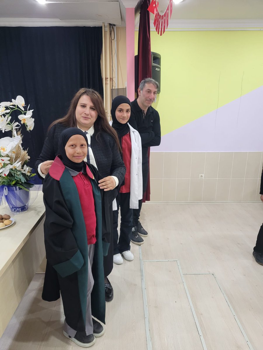 Kariyer Günleri kapsamında Avukat Arabulucu Bilge Mutlu Bilge ve Doktor Özcan Bilge hukuk ve tıp alanlarında öğrencilerimizle tecrübelerini paylaştılar. Bu güzel etkinlik için kendilerine teşekkür ediyoruz. 
<a href="/AskaleKaymkmlg/">Aşkale Kaymakamlığı</a> 
<a href="/Erzurum_Mem/">Erzurum İl Millî Eğitim Müdürlüğü</a> 
<a href="/askalemem25/">Aşkale İlçe Millî Eğitim Müdürlüğü</a> 
<a href="/yakupyildiz024/">Yakup YILDIZ</a>
