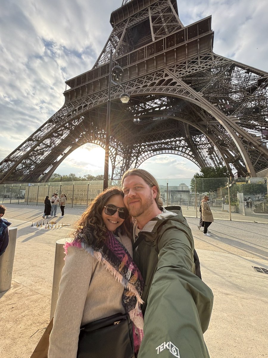 Herbivorepr's tweet image. Paris con my babi 

#exploreparis #eiffeltour #howrude #paris