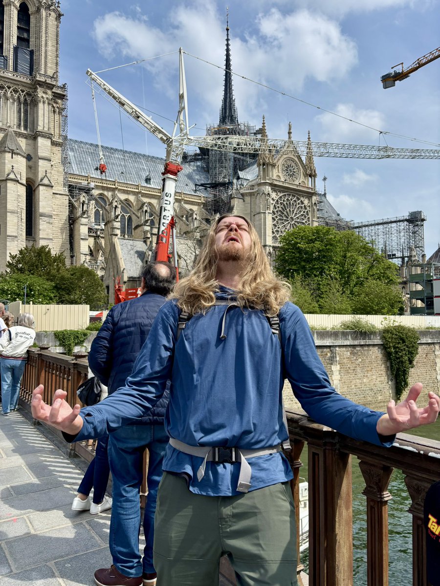 Herbivorepr's tweet image. Paris con my babi 

#exploreparis #eiffeltour #howrude #paris