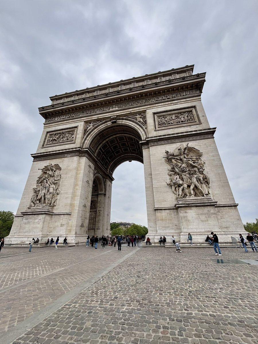 Herbivorepr's tweet image. Paris con my babi 

#exploreparis #eiffeltour #howrude #paris