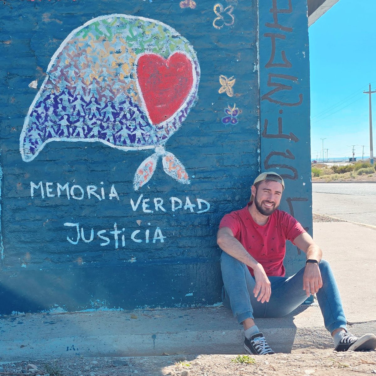Los pañuelos blancos también florecen en la tierra neuquina. Porque la memoria es semilla de futuro.

#MemoriaVerdadYJusticia #MadresDePlazaDeMayo
#Neuquén
#NuncaMás
#MemoriaColectiva