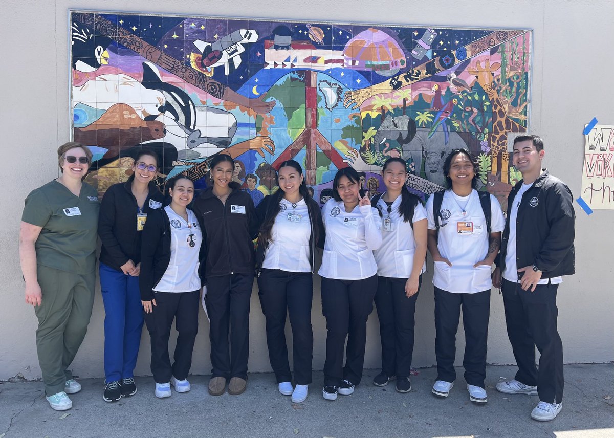BurrussSigrid's tweet image. Another successful Stop the Bleed class training 8th graders. Many thanks to Cal State Long Beach nursing students and UCI medical student Corinne! @UCIrvineSurgery @SoCalSurgeons