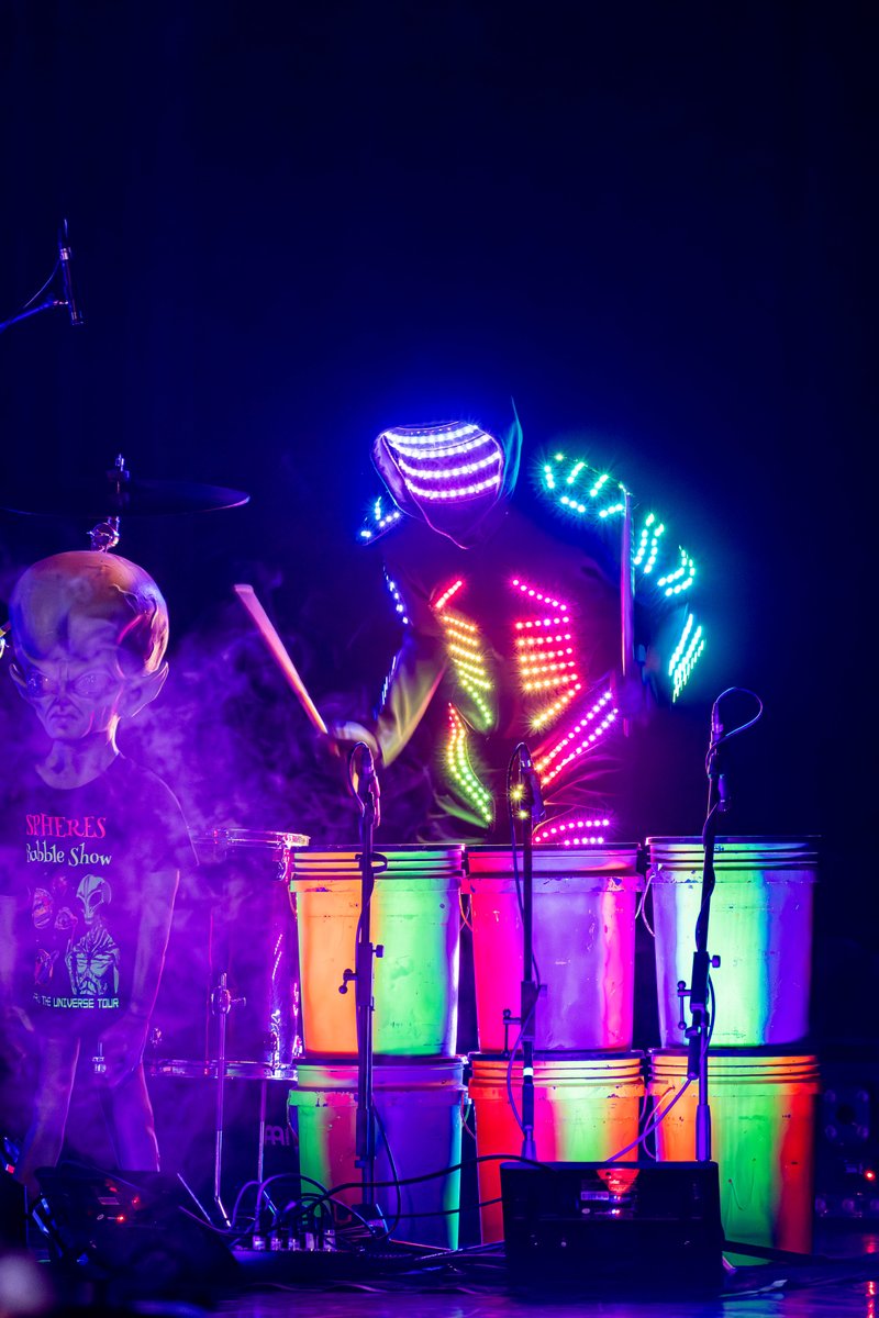 The Spheres Bubble show brought bubbles like you've never seen before! The audience was blown away. 🫧👏