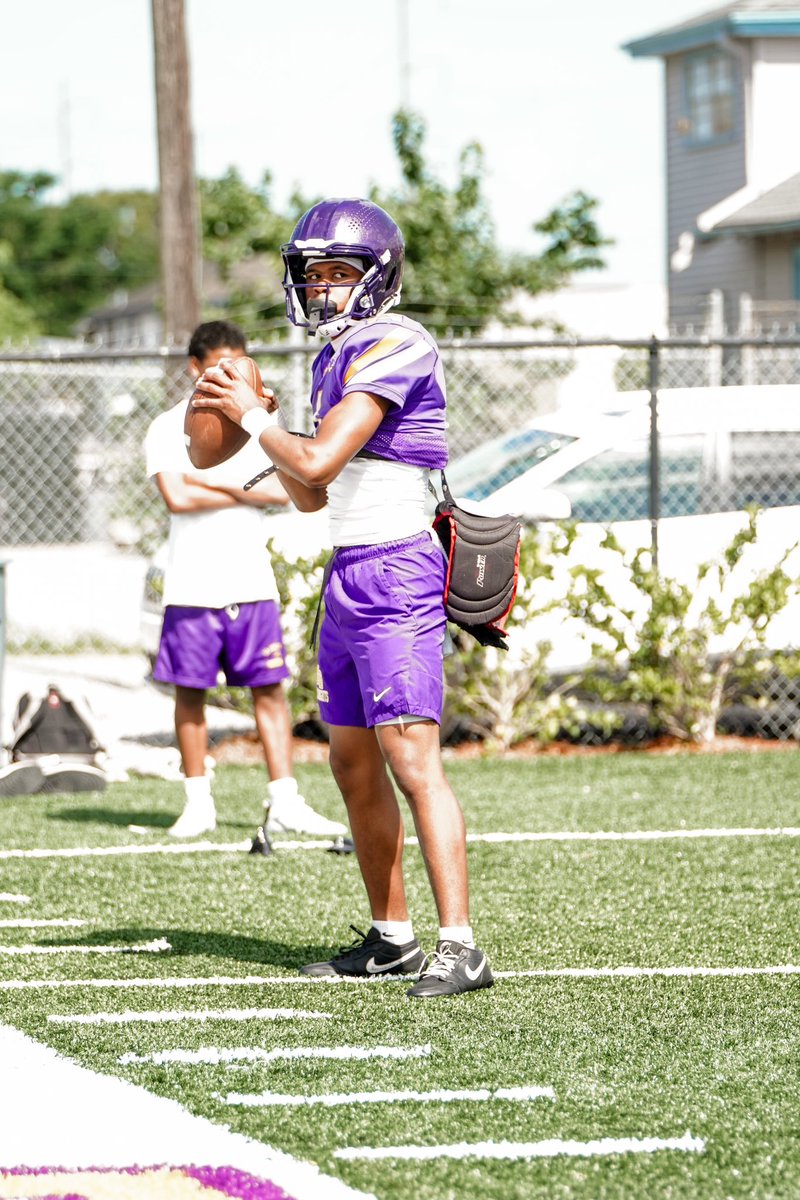 tigcoulon_1's tweet image. Last Run💜💛