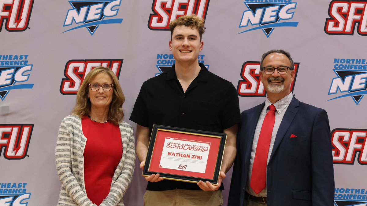 RedFlashMVB's tweet image. Congrats to Andrew Deardorff, Nathan Hayes, and Nathan Zini for receiving awards at Monday's Flash Awards ceremony!
🔴⚡️🏐