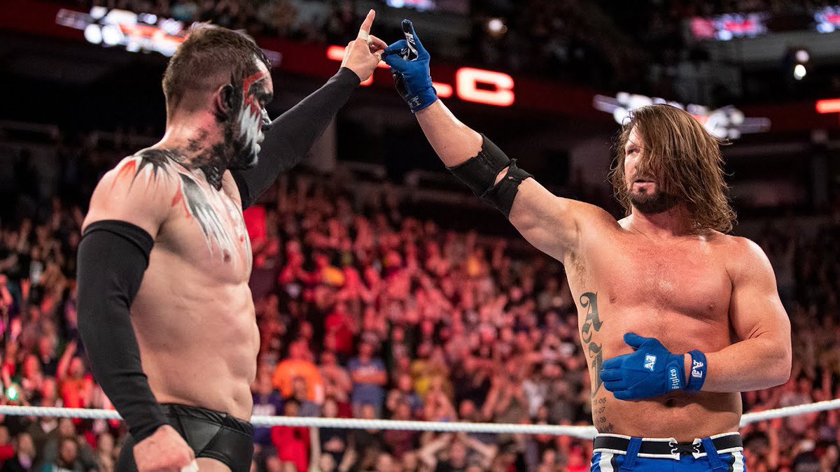 VignoloSuplente's tweet image. Ahi les va una historia curiosa 👇🏼

22 de Octubre del 2017, #WWETLC, Finn Balor se enfrentaba a AJ Styles en un combate “improvisado” ya que Bray Wyatt, el oponente original de Finn, no pudo presentarse debido a una enfermedad.

Al finalizar el combate (combatazo por cierto),…