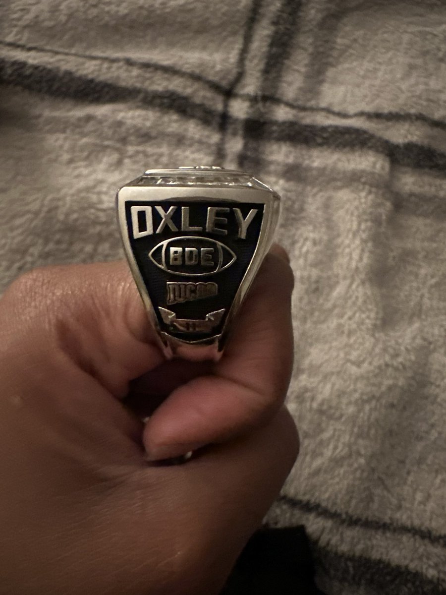 Don’t know nun bout no wedding ring 😂 #NationalChamps #Hutchcc