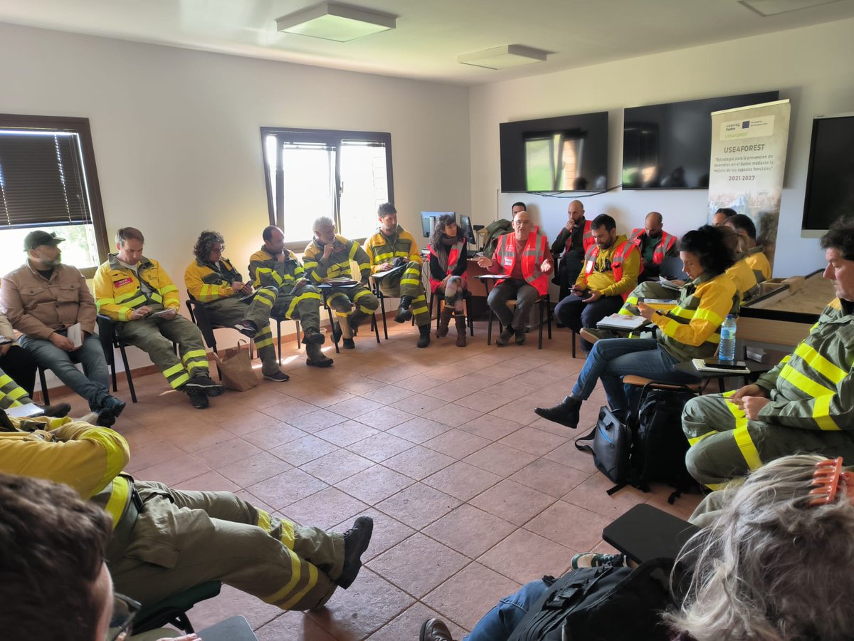 naturalezacyl's tweet image. Este mes realizamos prácticas de gran incendio forestal #PGIF para trabajar la coordinación del equipo bajo liderazgo del #DTE. Organiza #CDF, esta semana han sido en #Zamora y #Soria, dirigidas a Tcos de guardia pero participan #ELIF #UPACYL y Unidad Apoyo al #PMA #Interreg