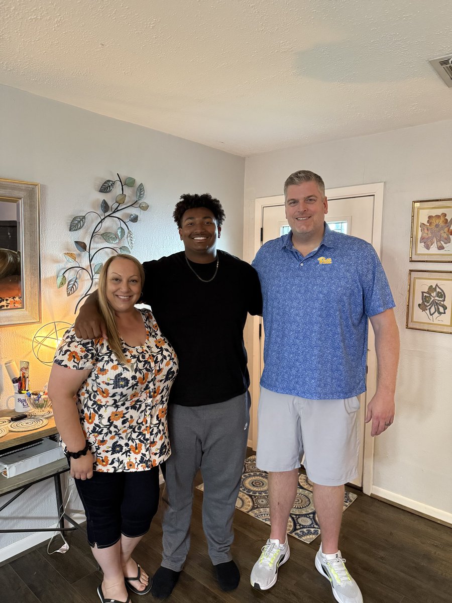 Devan Robison (@robison_devan) on Twitter photo Thank you <a href="/CoachDarveau/">Jeremy Darveau</a> for stopping by to visit me at my home and school!! <a href="/Pitt_FB/">Pitt Football</a> Thank you <a href="/CoachDarveau/">Jeremy Darveau</a> for stopping by to visit me at my home and school!! <a href="/Pitt_FB/">Pitt Football</a>
