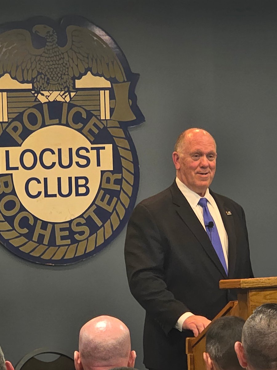 ROCLocustClub's tweet image. The Locust Club thanks @RealTomHoman for his message of unwavering support for our members. We are very grateful that he took the time out of his incredibly busy schedule to visit with us here in Rochester.
More to come.
