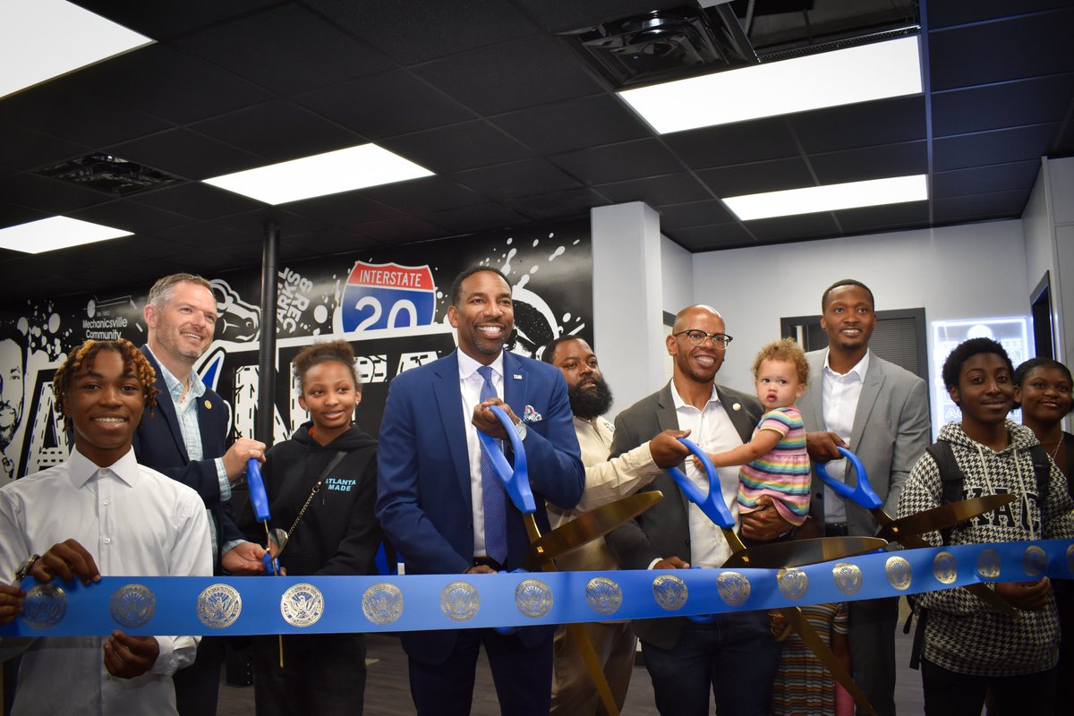 ATL Parks & Rec (@atlparksandrec) on Twitter photo Last week, we opened The Lab at Dunbar Rec Center, a creative campus where Atlanta youth can explore music, screen printing, design & more🎨🎧
Big thanks Councilmember <a href="/jasonsdozier/">Jason Dozier</a> of <a href="/District4ATL/">Atlanta City Council District 4</a>, Commissioner <a href="/cutlerparks/">Justin Cutler</a>, & Mayor <a href="/andreforatlanta/">Andre Dickens</a> for making it happen! Last week, we opened The Lab at Dunbar Rec Center, a creative campus where Atlanta youth can explore music, screen printing, design & more🎨🎧
Big thanks Councilmember <a href="/jasonsdozier/">Jason Dozier</a> of <a href="/District4ATL/">Atlanta City Council District 4</a>, Commissioner <a href="/cutlerparks/">Justin Cutler</a>, & Mayor <a href="/andreforatlanta/">Andre Dickens</a> for making it happen!