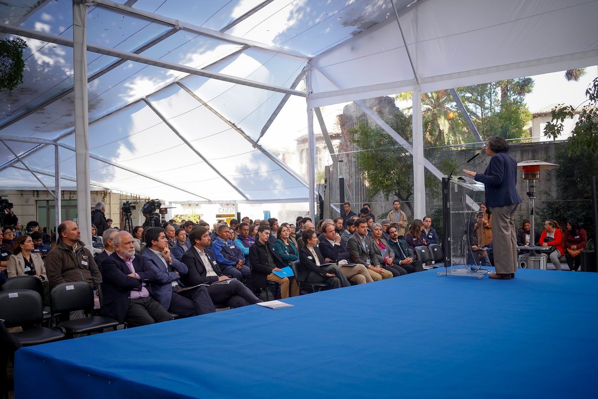 La ministra (s) de Desarrollo Social y Familia, Paula Poblete, junto al ministro de Vivienda y Urbanismo, Carlos Montes, y la subsecretaria de Prevención del Delito, Carolina Leitao, participaron esta mañana del lanzamiento del Catastro Nacional de Campamentos 2024-2025 de