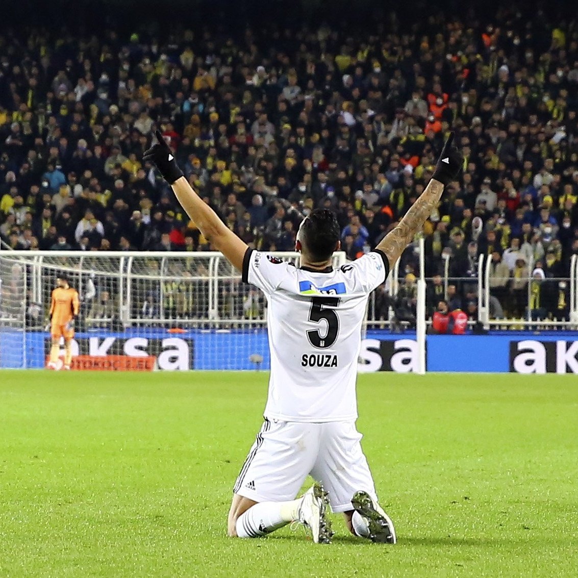 HaberKartali's tweet photo. Siz bizi iyi bilirsiniz. @Fenerbahce 👍 https://t.co/u5bIDwIB9l